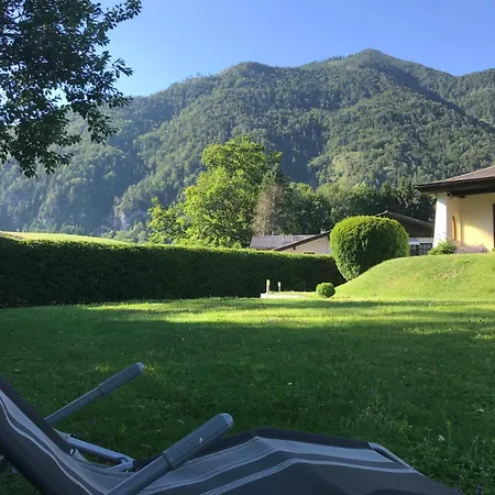 Am Golfplatz *